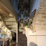 Dans Un Ecrin De Verdure Daire *