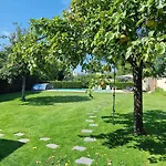 Dans Un Ecrin De Verdure Le Manoir (Calvados)