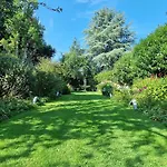Dans Un Ecrin De Verdure Daire *
