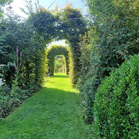 Dans Un Ecrin De Verdure Апартаменты Le Manoir (Calvados)