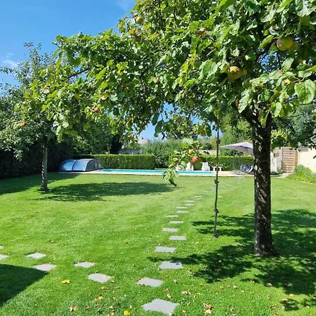Dans Un Ecrin De Verdure Le Manoir (Calvados)