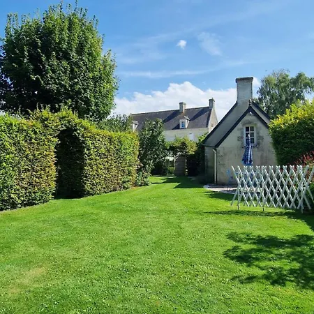 Апартаменты Dans Un Ecrin De Verdure Le Manoir (Calvados)