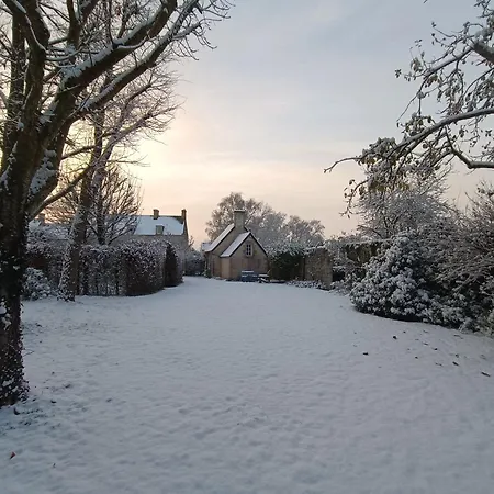 Dans Un Ecrin De Verdure Le Manoir (Calvados)