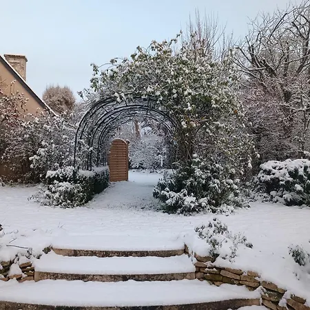 Dans Un Ecrin De Verdure Le Manoir (Calvados)