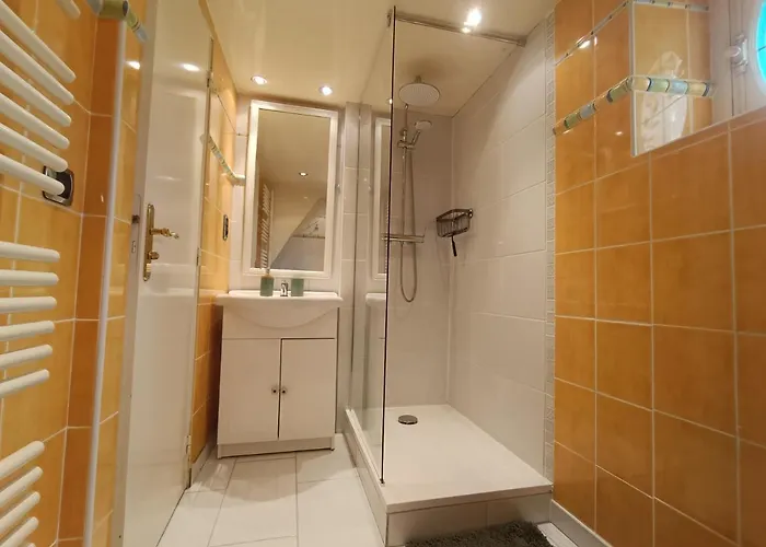 Dans Un Ecrin De Verdure شقة