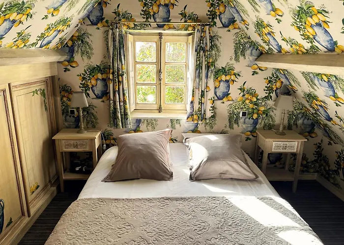 Dans Un Ecrin De Verdure